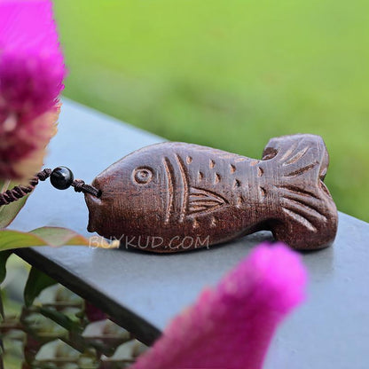 Women vintage wood necklace