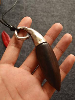 CROPPED FASHION BLACK WOOD NECKLACE