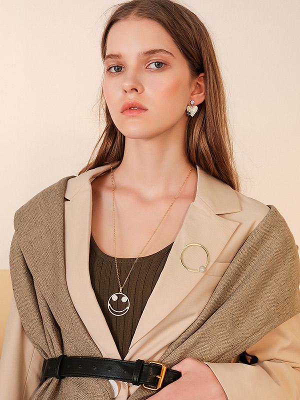 Round Succinct Brooch