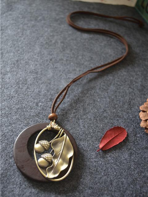 ACORN CRYSTAL LONG NECKLACE