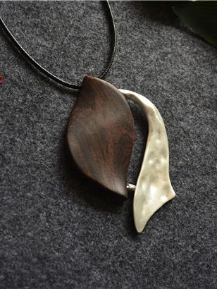Simple Leaf Pattern Necklace