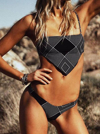Sexy Belly Pocket Knotted Split Type Bikini Swimsuit