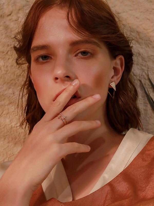 Fashionable Lapidary Cross Ring