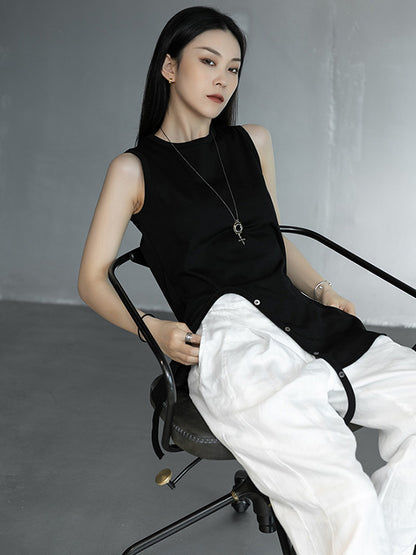Simple Black&White Split-Side Sleeveless Round-Neck Vest