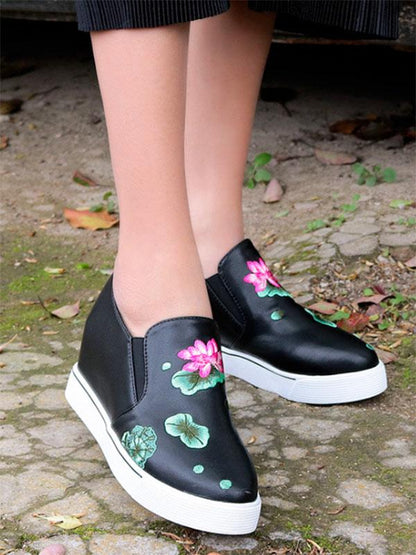 Embroidered Lotus Floral Leather Increased Internal Loafers